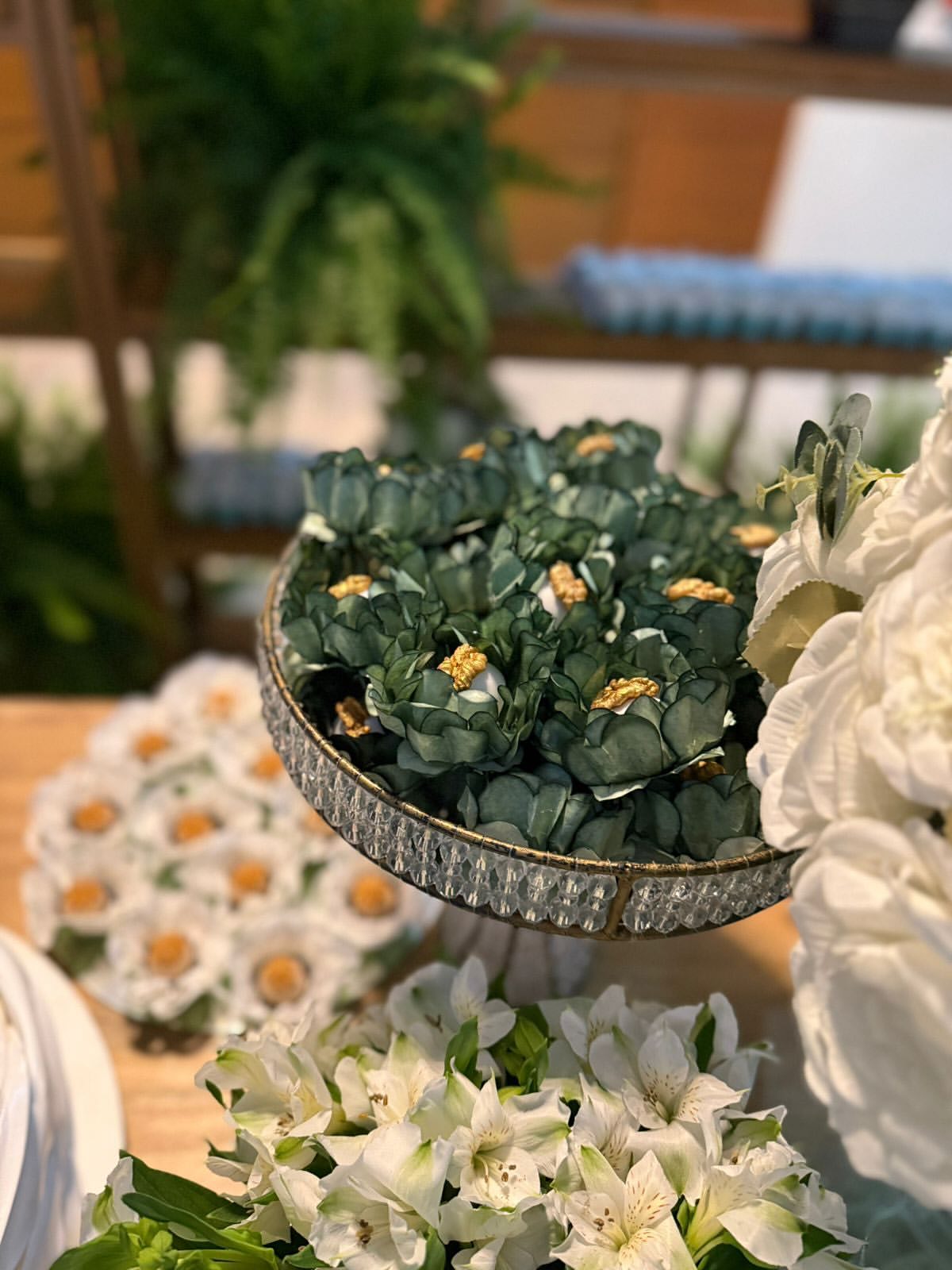 Detalhe elegante de mesa de doces de casamento