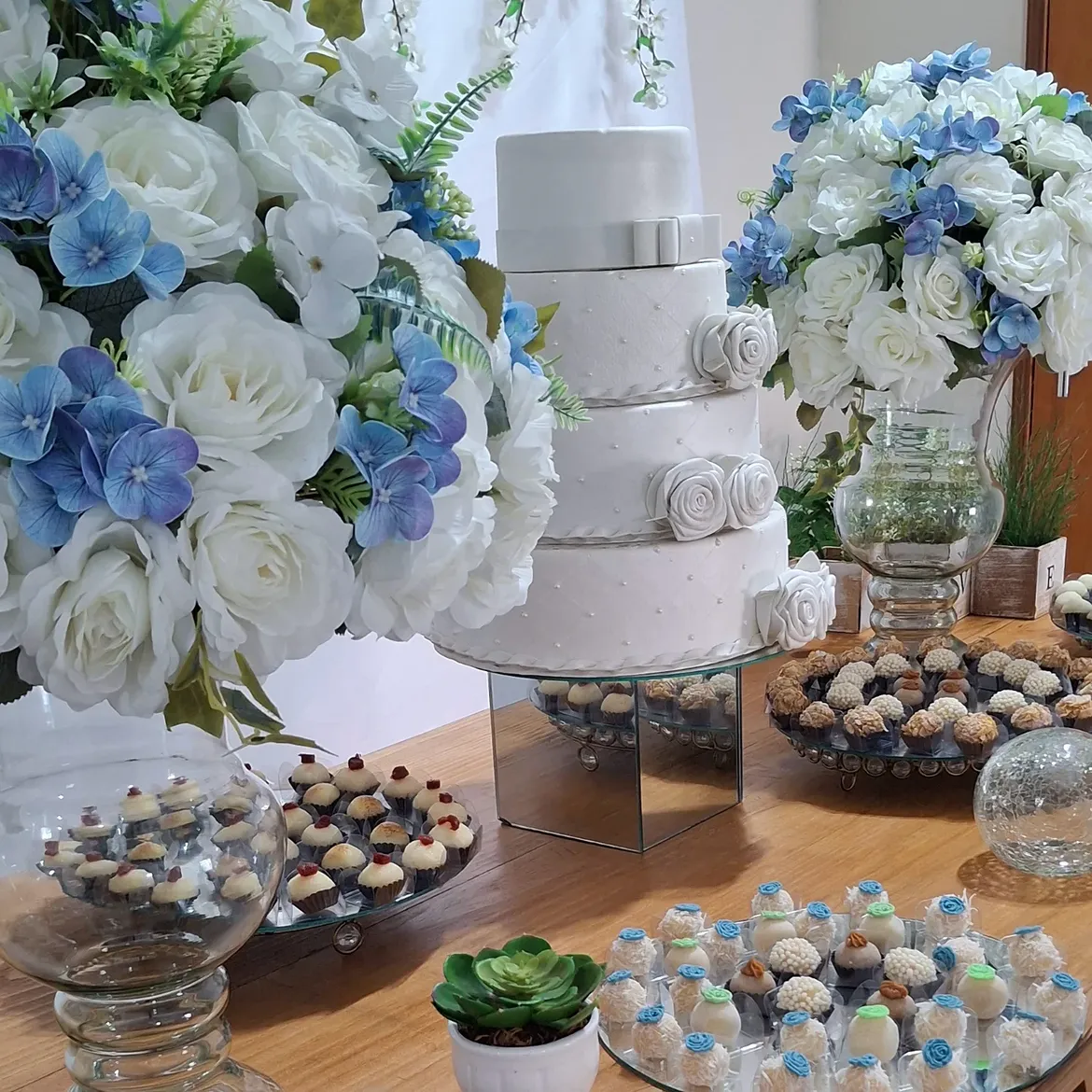 Decoração de festa em tons de azul
