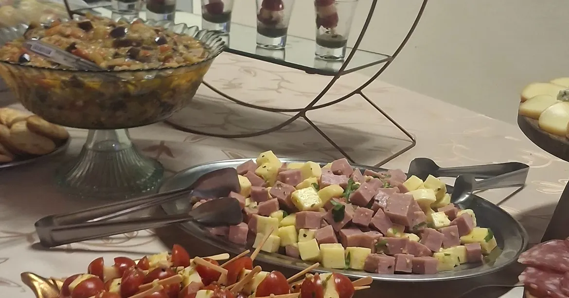 Detalhes gastronômicos de ilha de frios