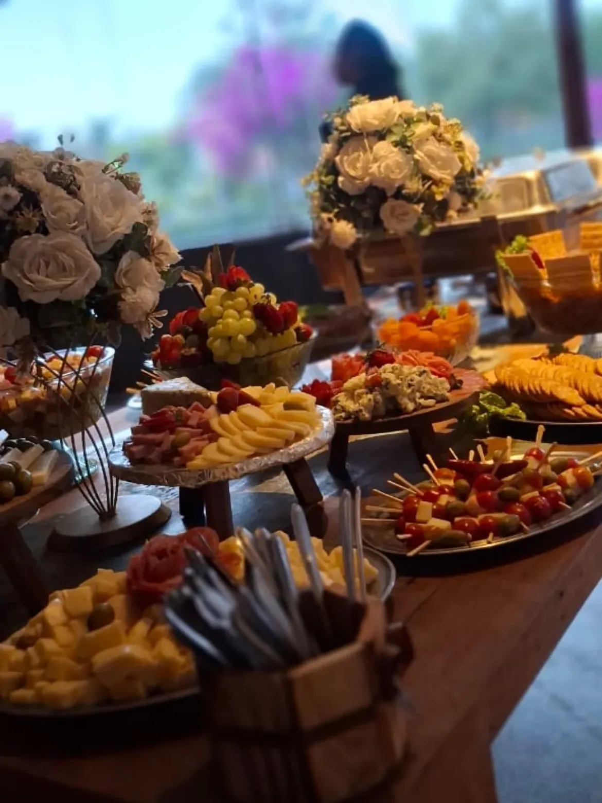 Mesa de evento decorada pela Rita de Cássia Buffet no Vale do Paraíba
